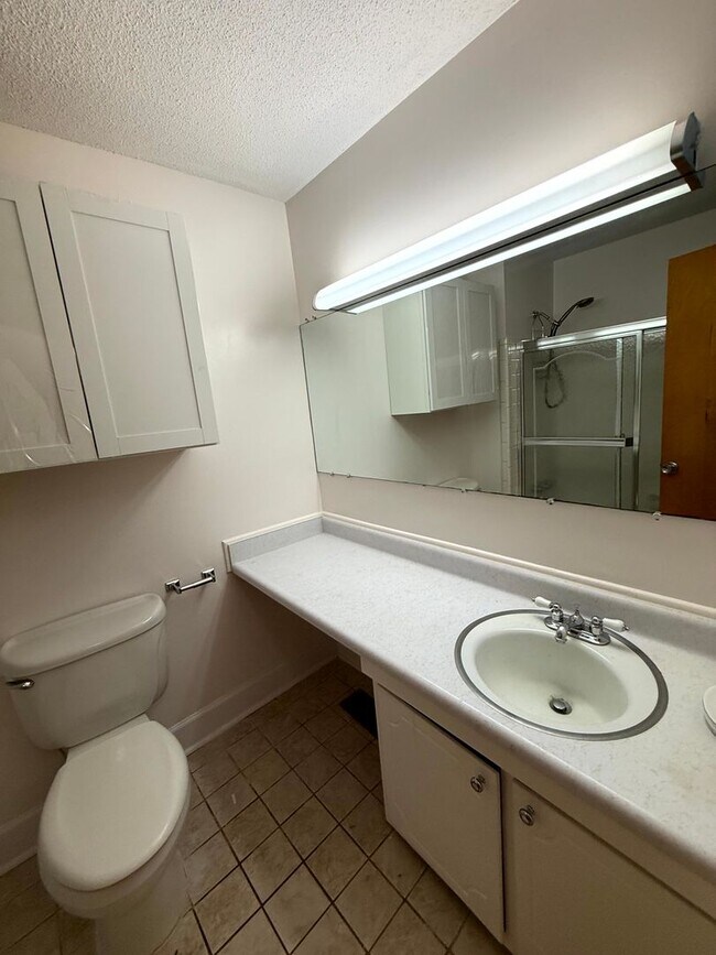 Building Photo - 6441 Kincross Ave