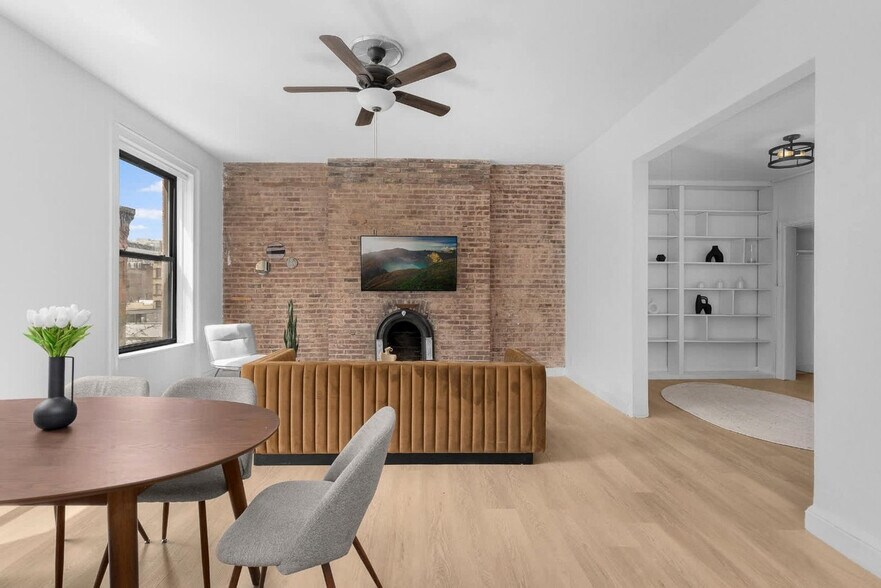 Building Photo - 257 W 19th St