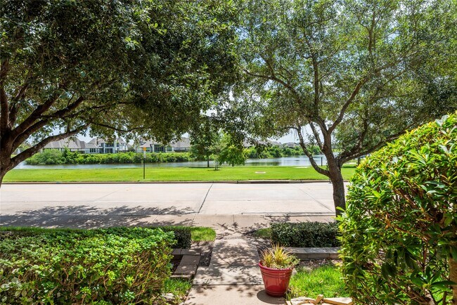 Building Photo - 403 Marina View Dr