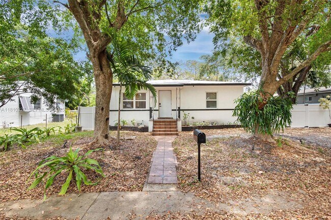 Building Photo - 12325 NE 11th Pl