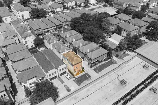 Building Photo - 917 W 21st St
