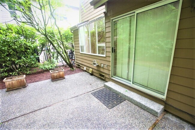 Building Photo - Beautiful 2 Story 3 Bed 2.5 Bath in Sammamish