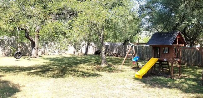 Building Photo - 619 Rolling Hills Dr