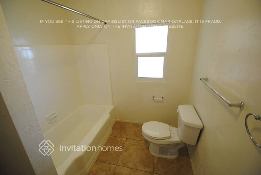 Building Photo - 615 N Sycamore Ave