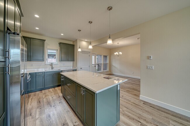 Building Photo - 320 McClary Pk