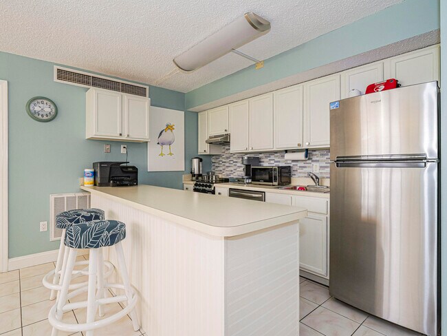 Building Photo - 4141 Ocean Dr