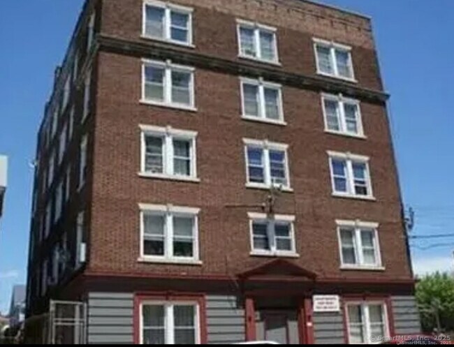 Primary Photo - 86 Pequonnock St