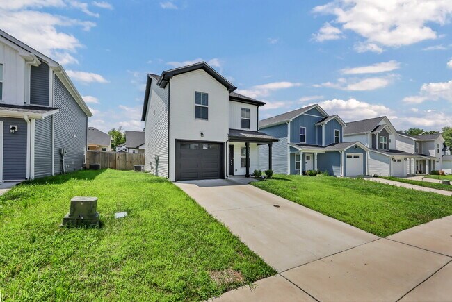 Building Photo - !!FIRST HALF-MONTH OF RENT FREE!! Beautiful 3-bed, 2.5-bath home with a bright, open floor plan.