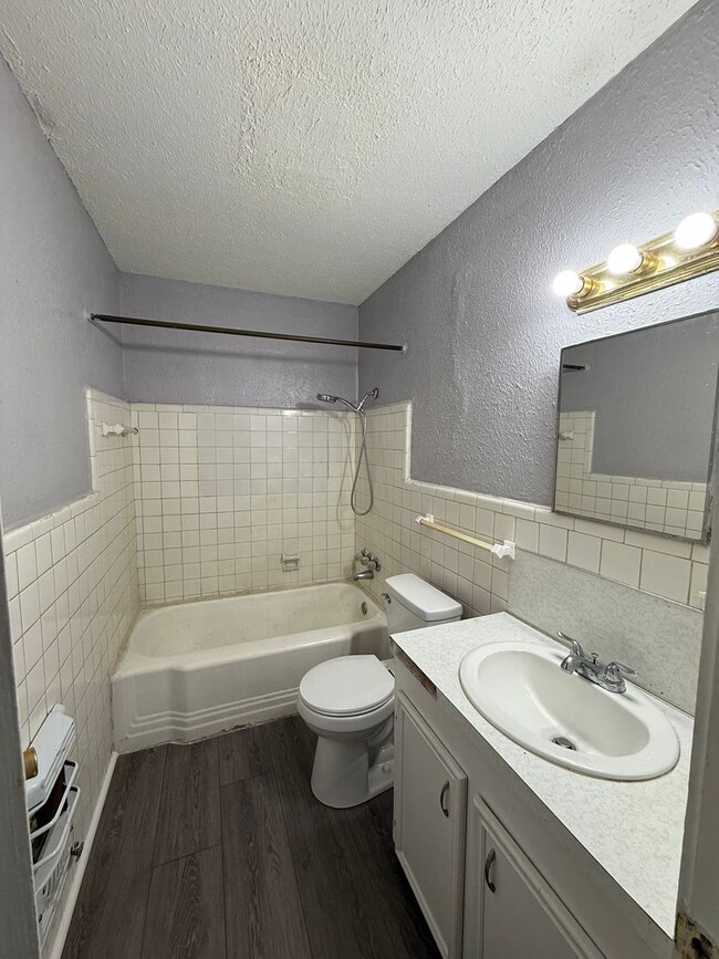 Building Photo - 2754 Lakehurst Ave