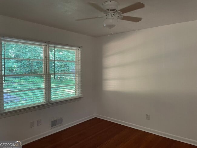 Building Photo - 3050 Rebecca Dr SW