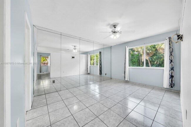 Building Photo - 1610 SW 30th Pl