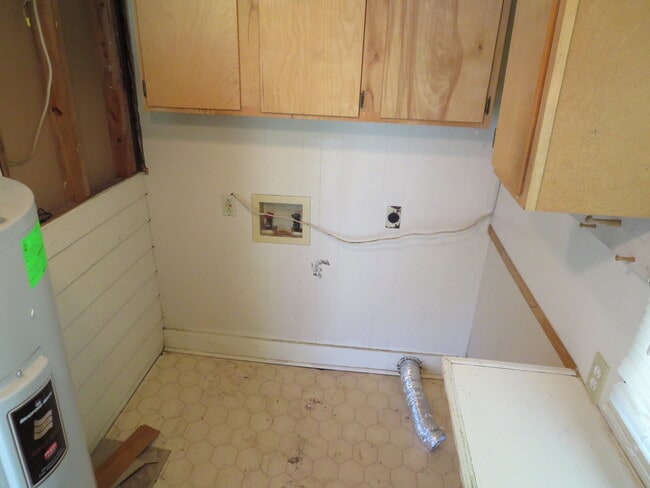 Building Photo - Cute as a button! Near Downtown Shelbyville