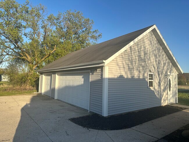 Building Photo - 626 Hillside Rd