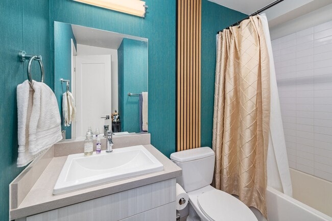 Building Photo - Beautiful upgraded 3 bedroom townhome with 2 car garage!