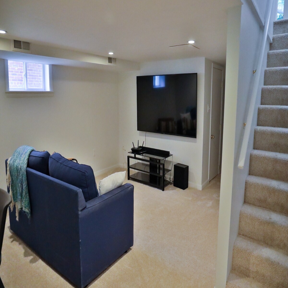 Building Photo - 6131 1st Pl NE