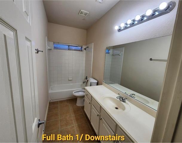 Building Photo - 1632 Lake Travis Dr