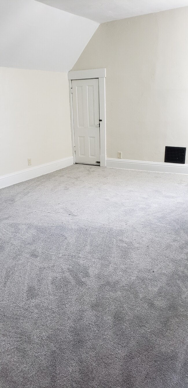 Building Photo - 307 W Washington St