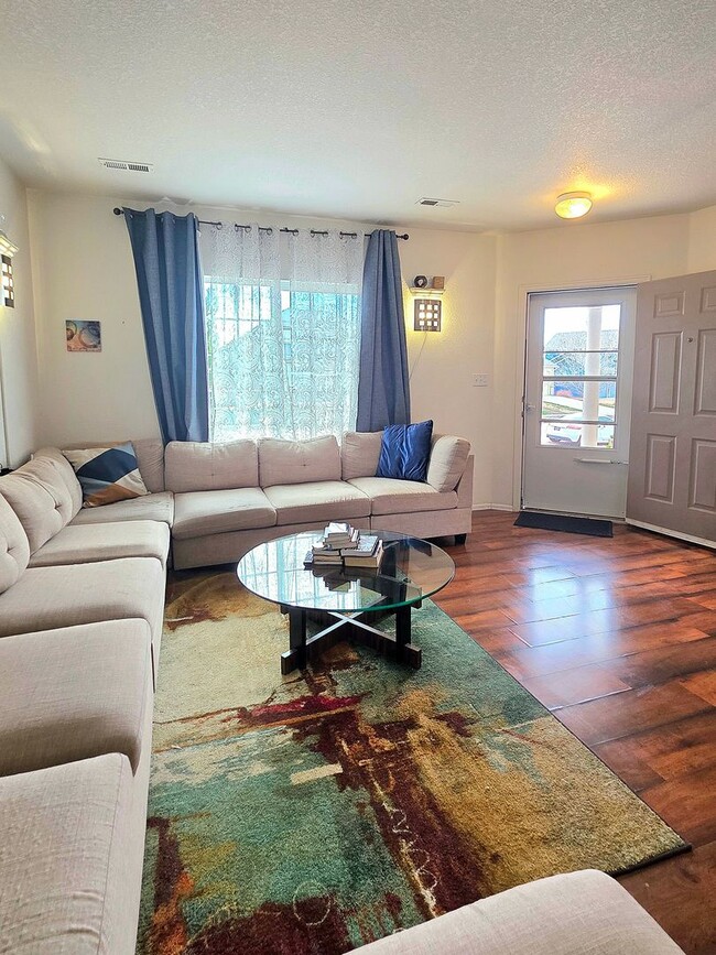 Building Photo - 3 Bedroom Home in Ridgeview at Stetson Hills