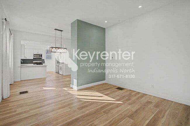 Building Photo - 906 Villa Ave