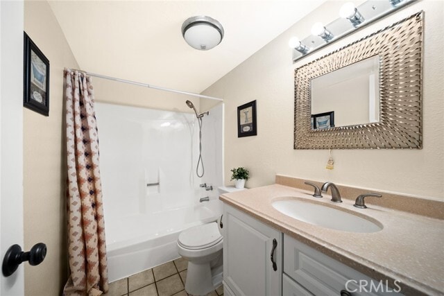 Full Bathroom/pics from pass listing - 444 W Huntington Dr
