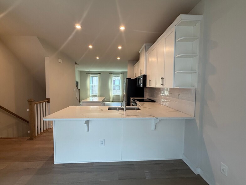 Building Photo - Room in Townhome on Tristram Ln