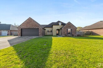 Building Photo - Welcome to Live Oak Circle!