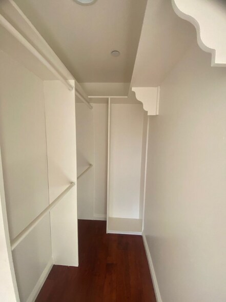 Building Photo - 332 S Virgil Ave