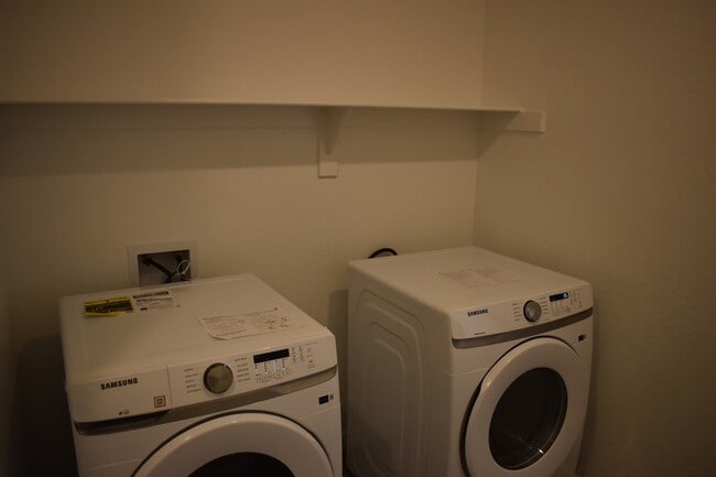 Building Photo - 4448 N San Miguel Ave