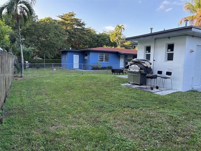 Building Photo - 2520 NE 181st St