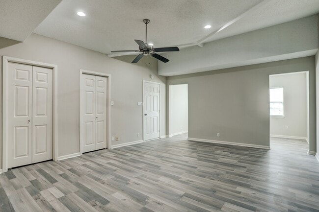 Building Photo - 9814 Airway Ln