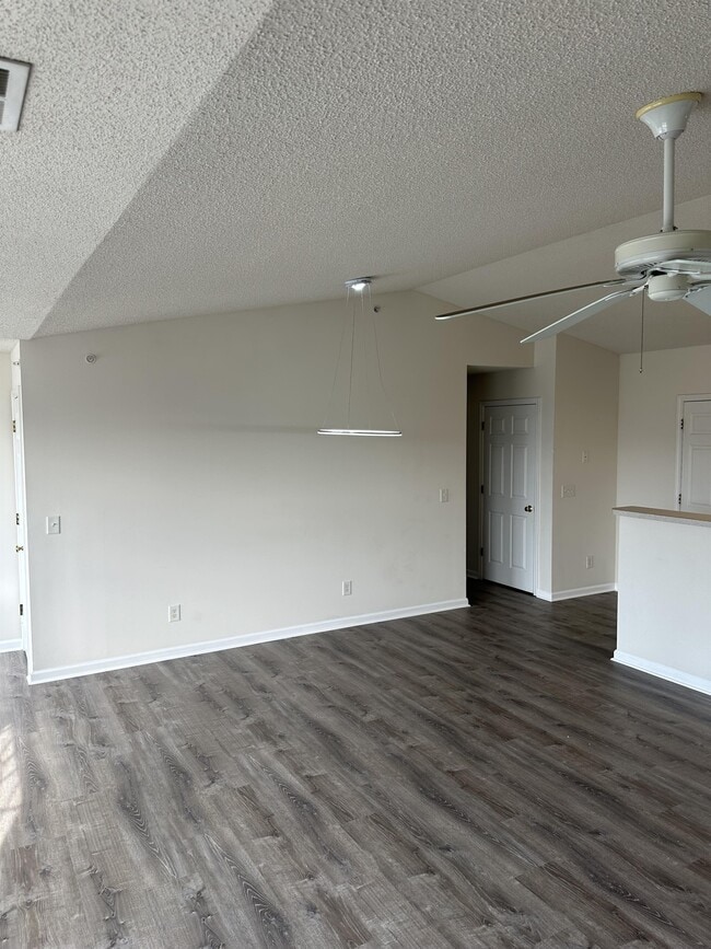 Building Photo - 6112 Hedgecock Cir