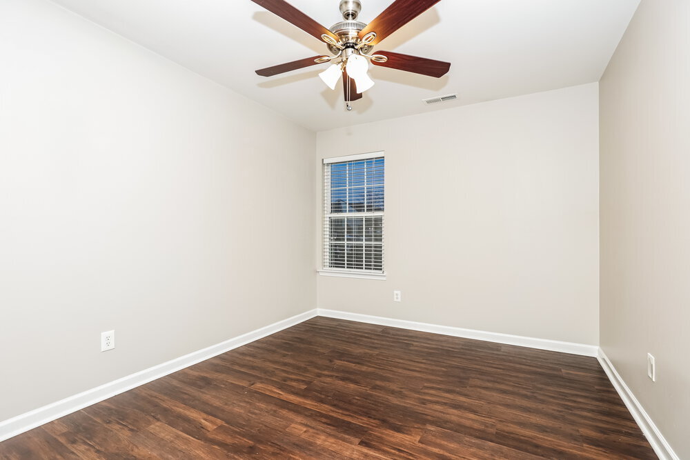 Building Photo - 1024 Vanguard Dr