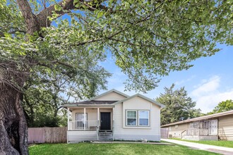 Building Photo - 3 BR/2BA | Newly Renovated Single Family Home  | Huge fenced backyard| In Dallas!
