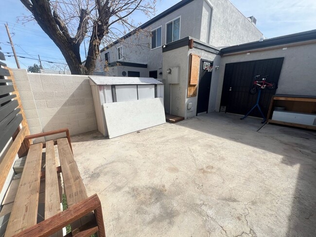 Building Photo - 1 bedroom, 1 bathroom, Condo located in Northwest