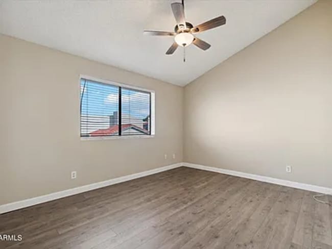Building Photo - READY TO TOUR NOW! Charming 3-Bedroom 3-Bathroom Corner Townhouse in Peoria!