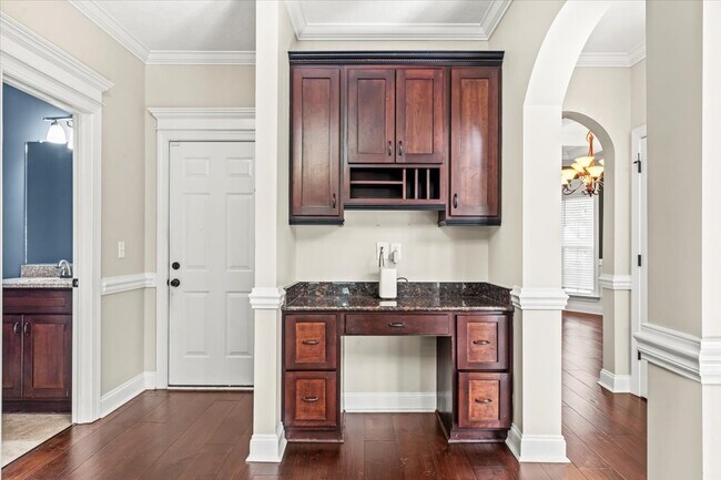Building Photo - 839 Leyland Ln