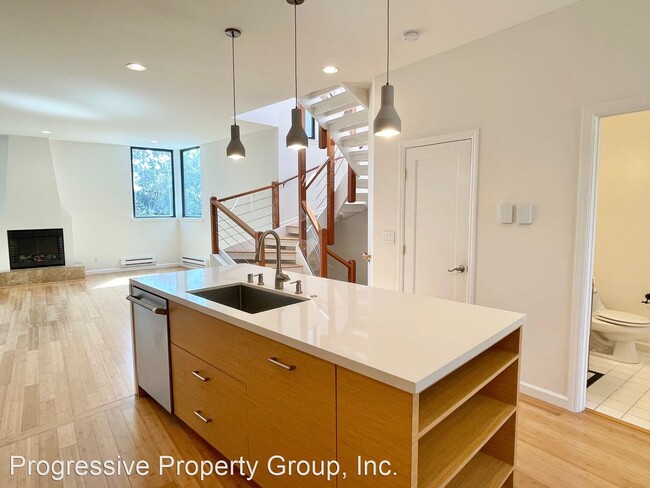 Building Photo - 3 br, 4 bath House - 338 Holladay Avenue