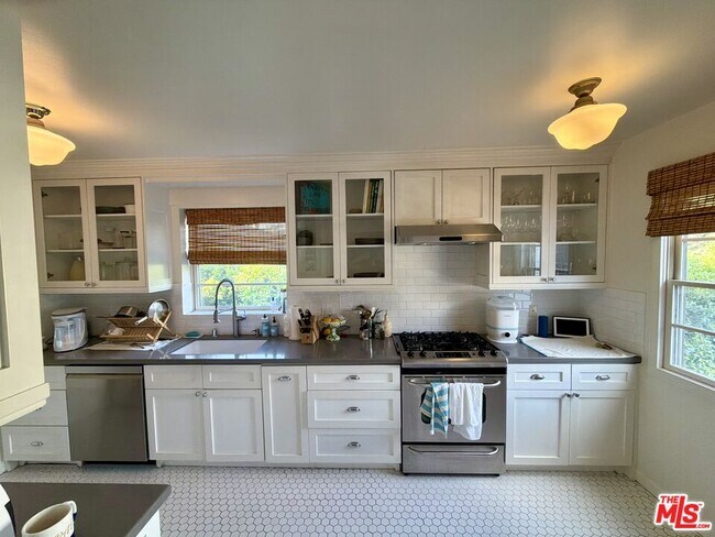 Building Photo - 11338 Cashmere St