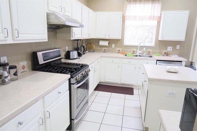 Building Photo - 4635 Riverton Dr