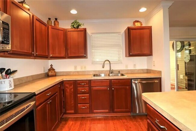 Building Photo - M2393 Carriage Hill Way (VC/M5)