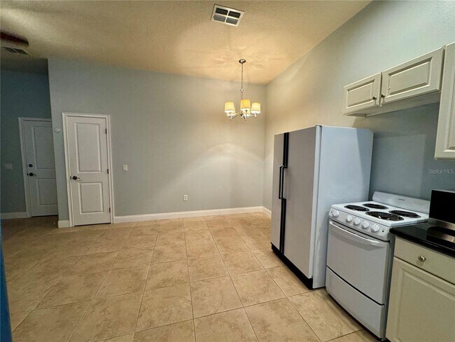 Building Photo - Cozy 1BR Apartment with Separate Entrance, All Utilities Included + Patio Retreat