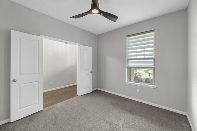Building Photo - 5502 Pearl Vis Dr