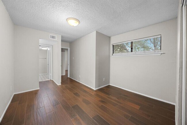 Building Photo - 4159 Steck Ave