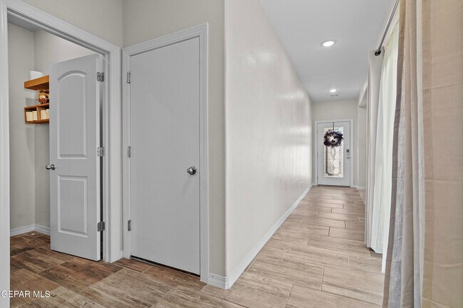 Building Photo - 4524 McBee Ct