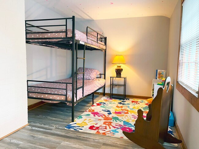 Building Photo - 3923 Bluestone Rd