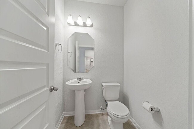 Building Photo - 19322 Amore Bluff