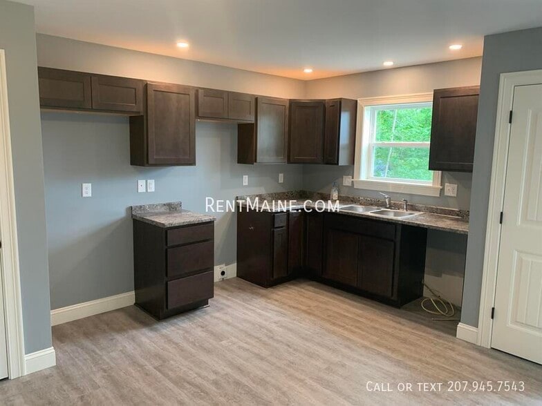 Building Photo - 9 Twin Oak Dr