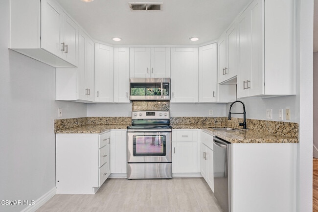 Building Photo - 1372 Ramona Dr