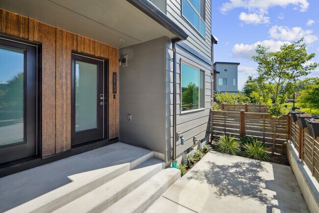 Building Photo - 32730 Hemlock Ave SE