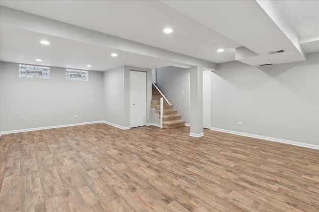 Building Photo - 1614 Main St